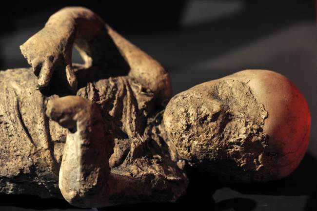 The picture shows the cast of a child killed by extreme heat and which lies in the “pugilist” pose during the press preview for the “Life and Death Pompeii and Herculaneum” exhibition at the British Museum in central London on March 26.   AFP-Yonhap News