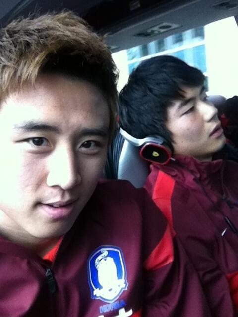 구자철(좌측부터/축구선수/FC아우크스부르크),기성용(축구선수/스완지시티AFC)
축구선수 구자철이 최근 배우 한혜진과의 열애를 인정한 기성용의 사진을 공개했다.