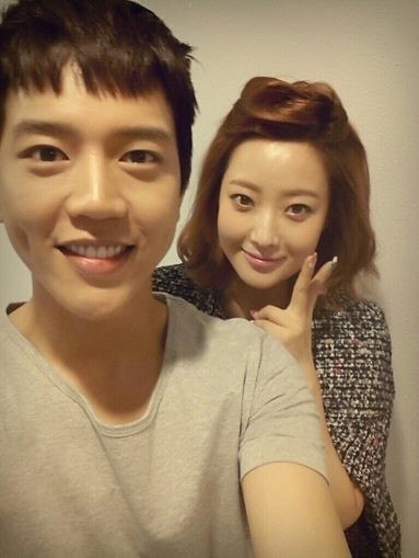 이도영(좌측부터/백종민/탤런트/영화배우),김희선(탤런트/영화배우)
배우 이도영과 김희선이 절친사이를 과시하는 사진을 공개했다.
　