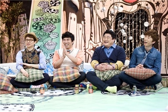 박성호(좌측부터/개그맨),정태호(개그맨/가수),김준현(개그맨/가수),양상국(개그맨)
KBS 예능프로그램 ‘인간의 조건’에 출연중인 박성호, 김준현, 양상국, 정태호는 최근 KBS 대국민 토크쇼 ‘안녕하세요’ 녹화에 출연했다.
　