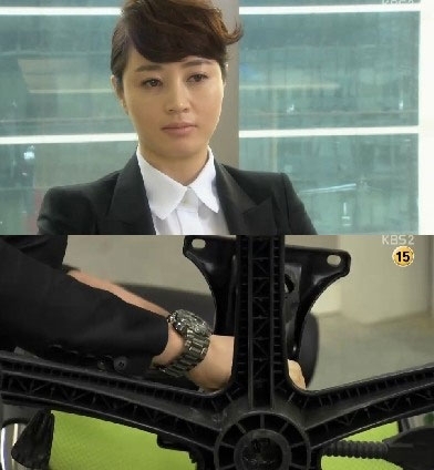 김혜수(영화배우)
김혜수는 1일 밤 방송된 KBS2 새 월화드라마 ‘직장의 신’ 1회에서 계약직 미스 김의 역할로 기존의 이미지와 다른 새로운 모습을 선보였다.