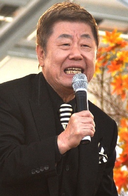 박상규(MC/가수)
향년 71세. 남도에서 ‘조약돌’의 가사처럼 ‘꽃잎이 한잎 두잎 바람에 떨어지던’ 만우절 오전의 일이었다. 유족은 “고인이 14년 전부터 뇌졸중으로 투병해 왔다”며 “세 번째로 재발한 뇌졸중으로 1일 오전 11시20분 세상을 떠났다”고 밝혔다.