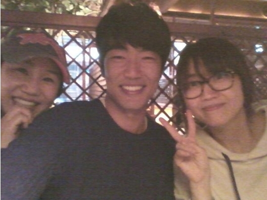이종혁(영화배우/탤런트)
배우 이종혁이 김은숙, 김은희 작가와 함께 한 술자리를 공개했다.