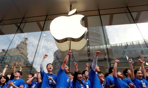 Apple Inc. employees cheer at the official opening of the company’s new store in Shanghai. (Bloomberg)