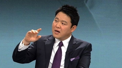 김구라(김현동/MC/개그맨)
방송인 김구라가 배우 권상우의 ‘쪽대본’ 발언을 언급하며 자신도 쪽대본을 받는다고 말했다.