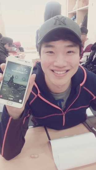 김기리(개그맨)
개그우먼 신보라와 공식연인임을 밝힌 개그맨 김기리가 KBS 2 새 월화드라마 ‘직장의 신’에 깜짝 출연할 것으로 알려져 눈길을 끌고 있다.