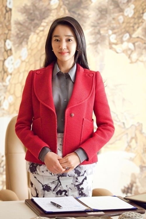 수애(박수애/영화배우/탤런트)
배우 수애가 그동안의 청순하고 가녀린 이미지를 벗고 ‘국민악녀’로 등극한 ‘야왕(SBS)’ 종영 소감을 전했다.