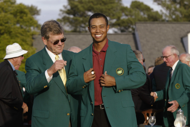 타이거우즈(TigerWoods/골퍼)
남자친구가 29개월만에 세계랭킹 1위에 올랐다. 여자친구는 트위터에 “넘버 1!!!!!!!!!!!!!”이라는 멘션을 올리며 연인의 부활을 기뻐했다. 그 연인이 이제 녹색 재킷을 노린다. 무려 8년만의 우승 도전. 유럽 도박사를 비롯해 많은 사람들이 가능성을 높게 점치고 있다. 하지만 한편에선 이런 목소리가 들린다.
