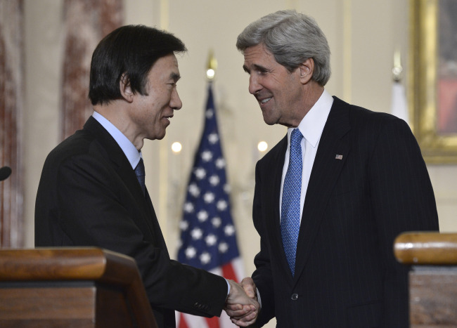 Yun Byung-se, South Korean Minister of Foreign Affairs and Trade, shakes hands with U.S. Secretary of State John Kerry during a joint press conference at the U.S. State Department in Washington, D.C. on Tuesday.   Xinhua-Yonhap News