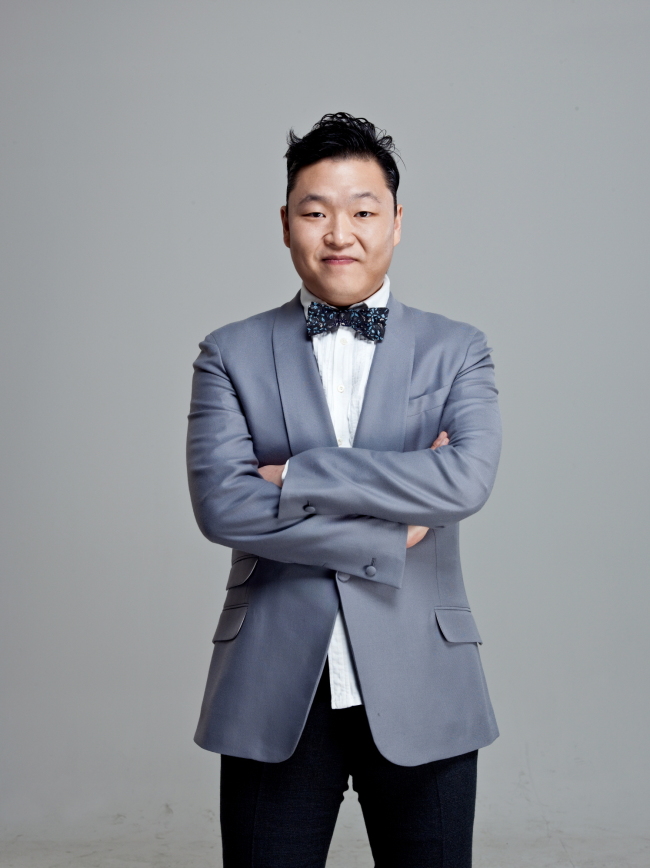 싸이(박재상/가수/음악PD)
3일 웨이보에 따르면 싸이는 약 1400만 명의 팔로워를 기록, 비중화권 스타로는 가장 많은 팔로워를 보유한 것으로 나타났다. 지난해 11월 공식 웨이보를 개설한 싸이는 지난 2월 6일 한국 아티스트 중 최다 팔로워 수를 기록한데 이어 같은 달 21일엔 1000만 팔로워를 돌파했다. 이에 싸이는 직접 웨이보를 통해 감사의 인사를 전하기도 했다.
