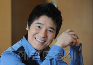 임창정(영화배우/가수)
영화배우 겸 가수 임창정(40)이 프로골퍼 출신 아내와 결혼 7년만에 파경을 맞았다.