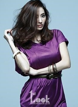 한채영(김지영/영화배우/탤런트)
한채영은 엔터테이먼트 & 라이프스타일매거진 ‘퍼스트룩’ 패션화보를 통해 볼륨 몸매를 과시했다.