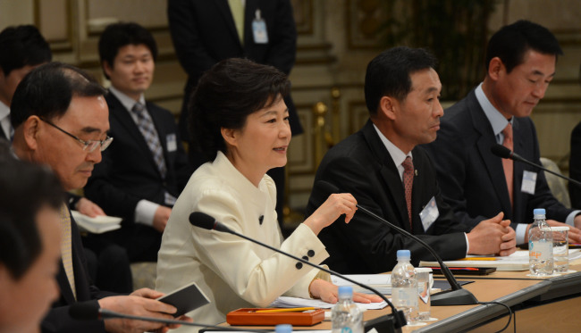 President Park Geun-hye speaks during a joint policy briefing of the Ministry of Security and Public Administration and the Ministry of Justice at Cheong Wa Dae on Friday.   Chung Hee-cho/The Korea Herald