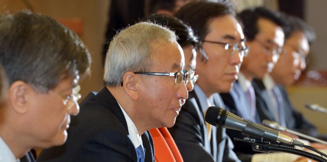 Deputy Prime Minister and Finance Minister Hyun Oh-seok (second from left) speaks at a meeting of economic ministers at the government office building in Gwanghwamun, central Seoul, on Friday.   Kim Myung-sub/The Korea Herald