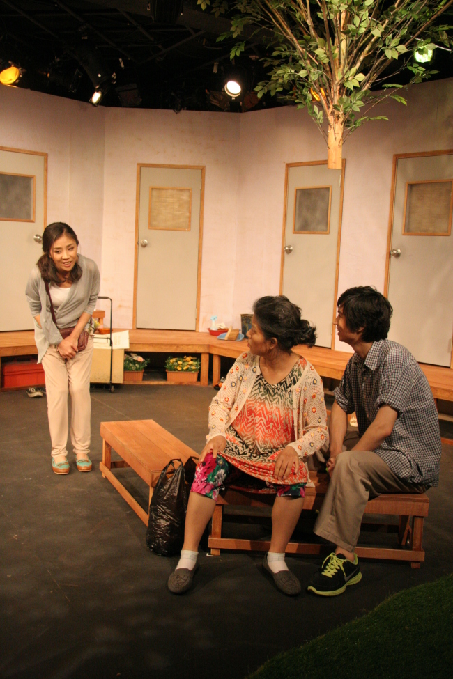 A scene from Stage Yeonwoo’s “The Seven Neighborhood Like Warm Sisters.”   Stage Yeonwoo