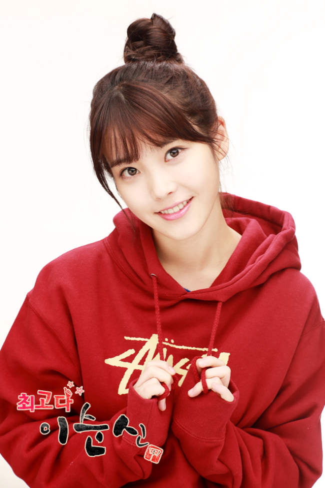 아이유(이지은/가수)
‘아이유의, 아이유에 의한, 아이유를 위한’ 드라마였다. ‘최고다 이순신(KBS2)’이 10회분까지 방영된 현재 드라마는 타이틀롤을 맡은 ‘소녀 디바’ 아이유밖에 보이지 않는다는 지적이 끊이지 않고 있다.