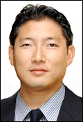 조현준(기업인/효성전략본부장)
효성 섬유PG(퍼포먼스 그룹)을 이끌고 있는 조현준<사진> 사장이 ‘4월 대공세’를 시작했다. 스판덱스 원사 ‘크레오라(creora)’의 해외시장 확대를 통해 ‘세계 1위 굳히기’에 나선 것이다.