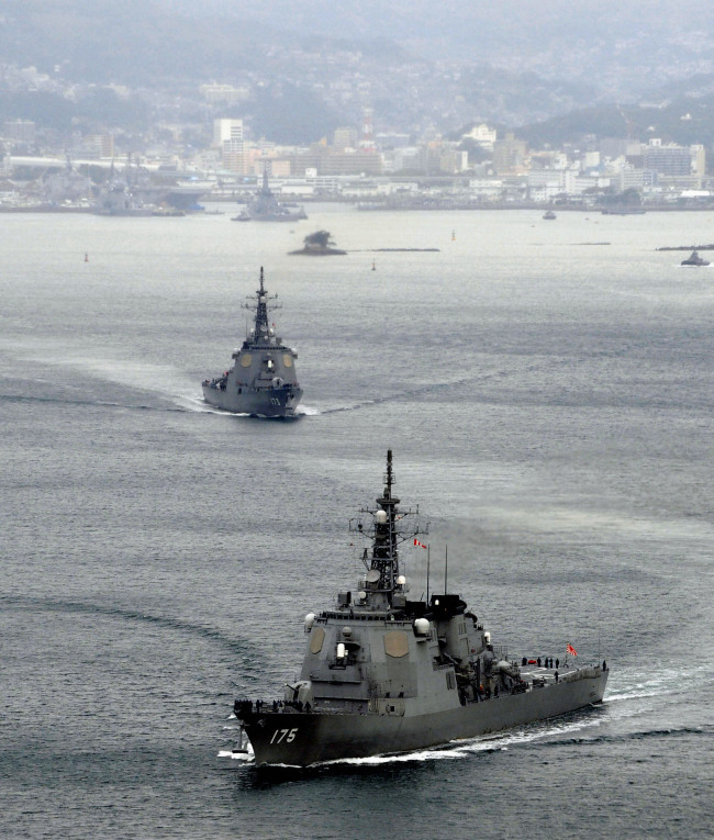 An Aegis-equipped Japanese destroyer capable of intercepting ballistic missiles leaves a naval base in Nagasaki prefecture in this picture taken in December.   Yonhap News