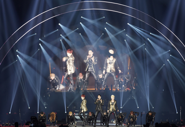 준수(좌측부터/김준수/가수/뮤지컬배우/JYJ),유천(박유천/가수/탤런트/JYJ),재중(김재중/가수/영화배우/JYJ)
Kim Jae-joong from JYJ had a successful solo concert in Nanjing, China, on Saturday. Nanjing was the fifth stop in Kim’s Asia tour marking the release of his first solo album. He has already performed in Seoul, Bangkok, Shanghai and Hong Kong.