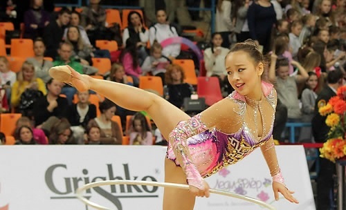 손연재(체조선수)
South Korean rhythmic gymnast Son Yeon-jae got off to a good start for the season by winning a bronze medal in the ball event at her first World Cup in Lisbon on Sunday.