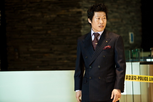 유해진(영화배우)
배우 유해진이 ‘1박2일’에 성공적으로 합류했다. 적절히 잘난 체 할 줄도 알고, 적절히 겸손할 줄 알면서 팀에 자연스럽게 동화됐다. 특히 유해진은 “여행을 좋아하는데, 게임만 좀 안했으면 좋겠다. 승부욕이 없다”고 말하면서도 막상 게임을 하게되면 승부사적인 기질을 발휘해 다른 멤버들을 긴장하게 했다.