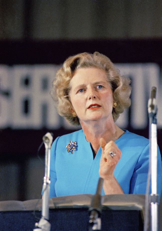 마가렛대처(MargaretThatcher/정치인)
냉혹한 현실을 정면 돌파해나간 뛰어난 리더십의 표본으로 꼽혔던 마거릿 대처 전 영국 총리가 8일 타계했다. 21세기 최고의 리더 가운데 한명으로 꼽히는 그녀가 이 시대 더욱 추앙받는 것은 바로 위기관리 리더십 때문이다.