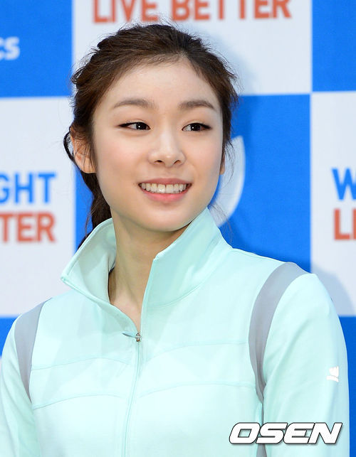 김연아(스케이트선수)
수원 삼성은 김연아가 14일 수원 월드컵경기장에서 열리는 FC서울과의 K-리그 클래식 경기에서 시축을 한다고 밝혔다. 김연아는 삼성전자 광고모델이기도 하다.