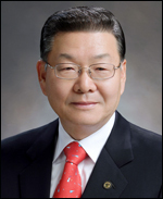 이기용(교육공무원/충청북도교육청교육감)
충청북도교육청(교육감 이기용·사진)은 사교육비 경감과 소득 및 지역 간 교육격차 완화를 위한 ‘2013 방과후학교 운영 가이드 라인’을 9일 발표했다.