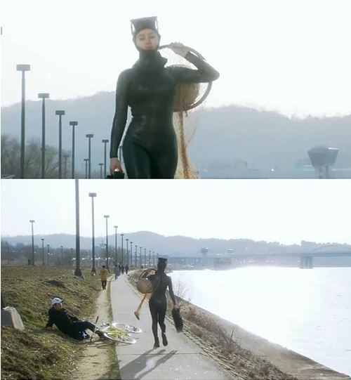 김혜수(영화배우)
배우 김혜수가 해녀복 차림에도 굴욕 없는 몸매를 과시했다.