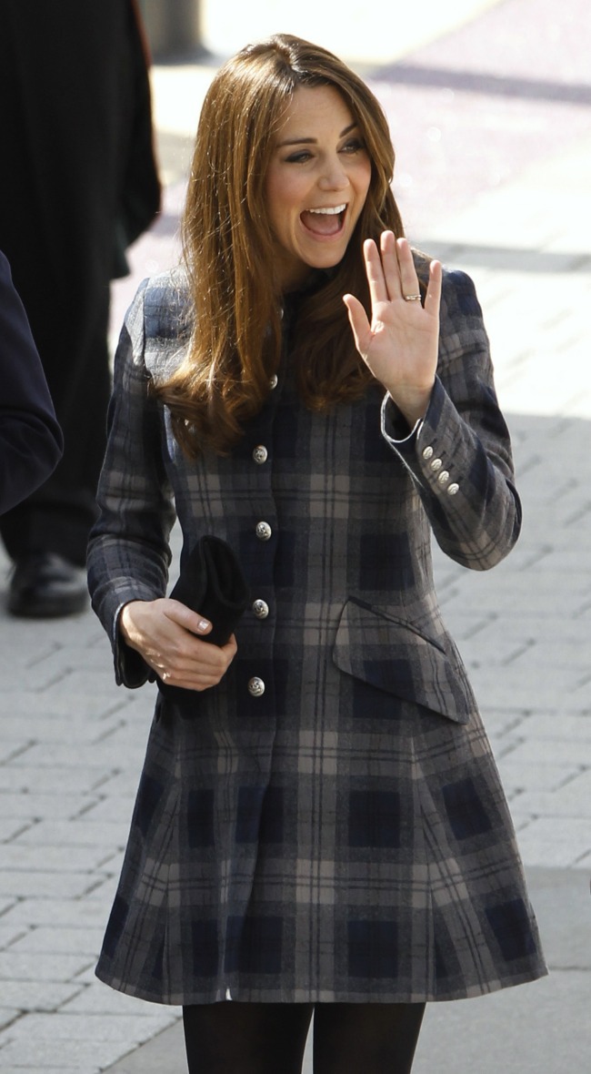 케이트미들턴(KateMiddleton/왕가)
디자이너 대부분은 아이돌과 여배우를 ‘패셔니스타’로 꼽았지만, 월드 스타 싸이와 박근혜 대통령도 ‘패션’을 논할 때 빠질 수 없는 인물이라고 전했다. 이들은 아이돌처럼 특별히 파격적인 스타일을 추구한다거나 여배우처럼 빼어난 외모를 갖춘 것도 아니다.