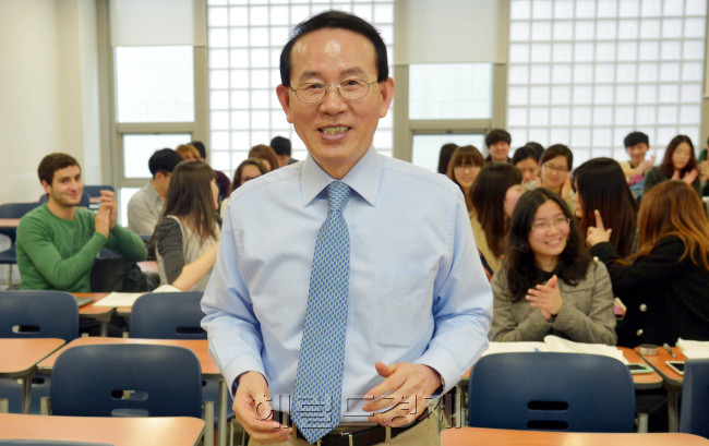 민병철<br />김명섭 기자 msiron@heraldcorp.com
민병철
김명섭 기자 msiron@heraldcorp.com
민병철
김명섭 기자 msiron@heraldcorp.com