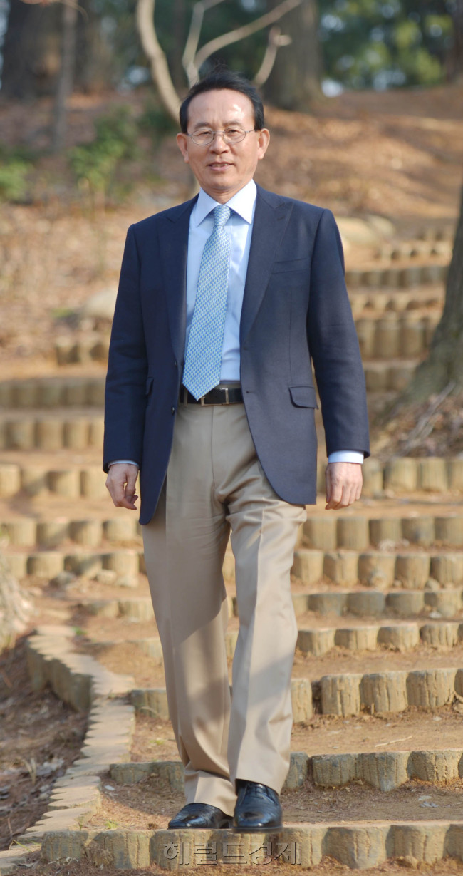 민병철<br />김명섭 기자 msiron@heraldcorp.com
민병철
김명섭 기자 msiron@heraldcorp.com
민병철
김명섭 기자 msiron@heraldcorp.com