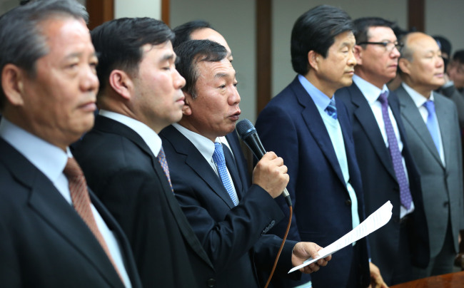 Sudo Corp. CEO Han Jae-kwon, head of the association of firms in the Gaeseong Industrial Complex, speaks at a news conference in Seoul on Tuesday.   Yonhap News