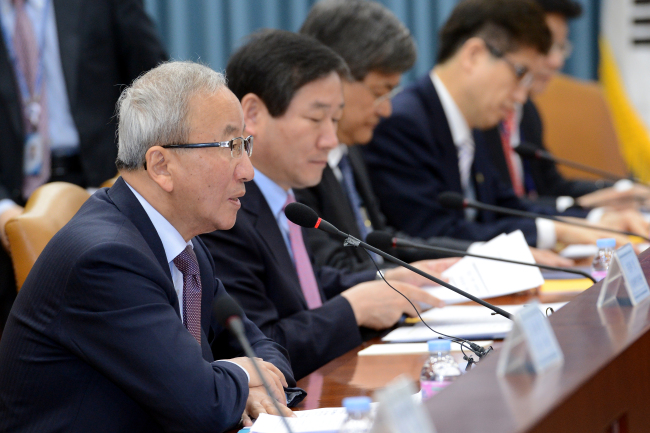 Deputy Prime Minister and Finance Minister Hyun Oh-seok (left) speaks at the first meeting of economic ministers in 15 years at the government office building in Seoul on Wednesday.   Ahn Hoon/The Korea Herald