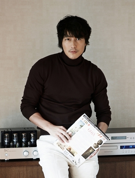 정우성(영화배우/탤런트)
10일 광고업계 한 관계자에 따르면 정우성이 연출을 맡게 된 CF는 삼성 갤럭시s4 광고이며 단편영화와 같이 스토리가 있는 영상으로 제작될 예정이다.