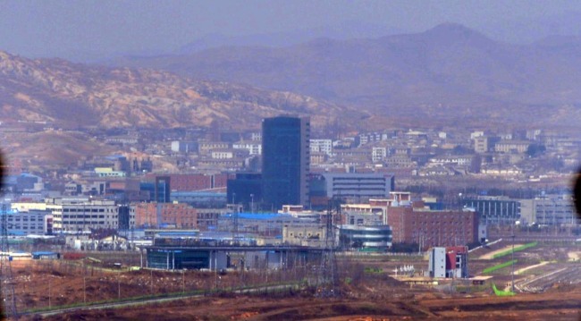Gaeseong Industrial complex seen from a South Korean observation point in Paju, Gyeonggi Province. (Kim Myung-sub/The Korea Herald)
