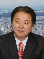 한범덕(기초단체장/전공무원/충청북도청주시시장)
청주시(시장 한범덕·사진)는 우수중소기업의 해외시장개척 지원을 위해 시에서 추진하는 중국 광저우 춘계상품교역박람회 참가단 19명이 13일 출국한다고 밝혔다.