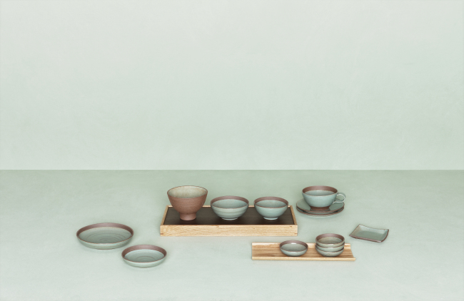 “Cheong-on” ceramic wares by Yi Yoon-shin.   Yido Gallery