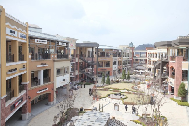 Shinsegae outlet in Paju