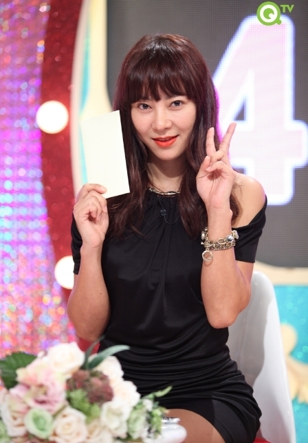 이본(탤런트)
배우 이본이 민낯으로 촬영장에 등장해 눈길을 끌었다.