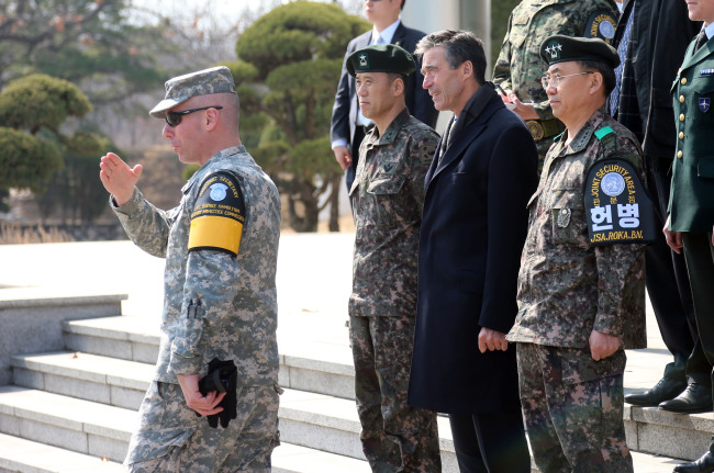 NATO Secretary-General Anders Fogh Rasmussen (second from right) looks over the inter-Korean border during his visit at the truce village of Panmunjeom in Paju on Saturday.   Yonhap News