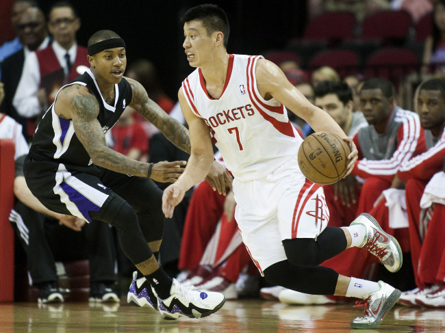 Houston Rockets guard Jeremy Lin drives to the basket against the Sacramento Kings.   AP-Yonhap News