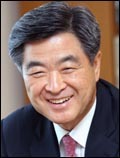 권오갑(기업인/스포츠인/현대오일뱅크대표이사사장/한국프로축구연맹총재)
공장 안전 업무의 대부분을 책임지고 있는 협력 업체 직원의 복지를 강화해야, 최근 잇따르고 있는 관련 공장의 화학물질 누출 등 각종 사고를 줄일 수 있다는 것이다.