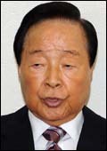 김영삼(전대통령)
폐렴 증세로 서울 종로구 서울대병원 중환자실에서 집중 치료를 받고 있는 김영삼(86·사진) 전 대통령의 병세가 호전되고 있는 것으로 알려졌다.