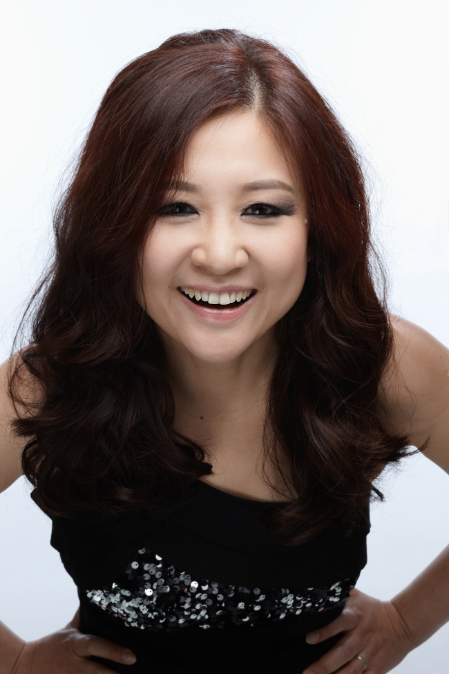 캐슬린김(김지현/성악가)
미국 뉴욕 메트로폴리탄 오페라 무대에서 활약하는 소프라노 캐슬린 김(한국이름 김지현ㆍ37)이 오는 19일부터 28일까지 첫 내한 독창회를 연다. 한국에서 첫 공식 데뷔 무대다.