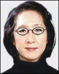 김홍희(미술인/전시기획자/서울시립미술관관장)
김홍희 서울시립미술관장이 세계 최고 권위의 현대미술제인 ‘카셀도큐멘타 14(documenta14)’의 총감독을 뽑는 심사위원이 됐다. 선정위원에 위촉됐다