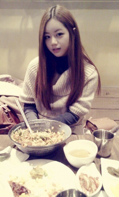 혜리(이혜리/가수/탤런트/걸스데이)
걸스데이 혜리가 과거 토니안이 운영하는 식당에 방문해 찍은 사진이 새삼 화제다.
