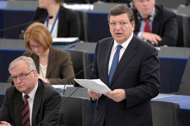 European Union Commission President Jose Manuel Barroso gives a speech during a debate with European Union parliament groups leaders, at the European Parliament in Strasbourg on Tuesday.   AFP-Yonhap News