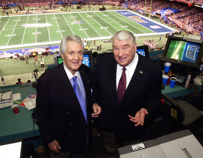<YONHAP PHOTO-0434> FILE - In this Feb. 3, 2002, file photo, Fox broadcasters Pat Summerall, left, and John Madden stand in the booth at Louisiana Superdome before the NFL Super Bowl XXXVI football game in New Orleans. Fox Sports spokesman Dan Bell said Tuesday, April 16, 2013, that Summerall, the NFL player-turned-broadcaster whose deep, resonant voice called games for more than 40 years, has died at the age of 82. (AP Photo/Ric Feld, File)/2013-04-17 07:50:11/ <저작권자 ⓒ 1980-2013 ㈜연합뉴스. 무단 전재 재배포 금지.>
Pat Summerall