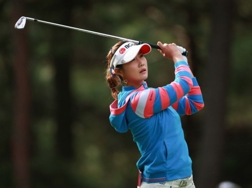 김하늘(골퍼)
2011년, 2012년 한국여자프로골프(KLPGA) 투어 상금왕 김하늘이 19일 경남 김해 가야골프장(파72ㆍ6664야드)에서 개막되는 넥센-세인트나인 마스터즈 ‘초대 여왕’ 자리를 노린다.